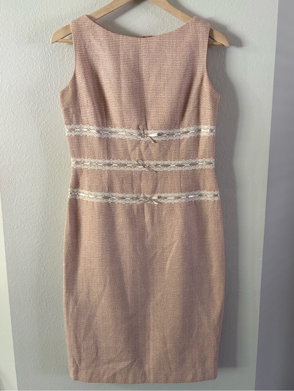 Vintage Maggy London 60s Mod Blush Pink Lace and Bow Trim Sheath Dress size 10